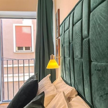 Studio Flat - Piazza San Cosimato By Yourhost Rome Bagian luar foto