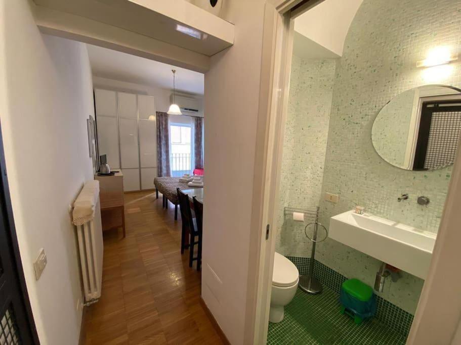 Studio Flat - Piazza San Cosimato By Yourhost Rome Bagian luar foto