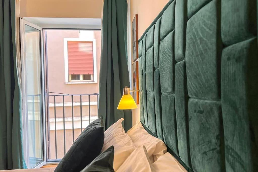 Studio Flat - Piazza San Cosimato By Yourhost Rome Bagian luar foto